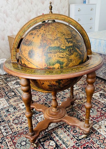 Vintage rotating globe - globe, drinks